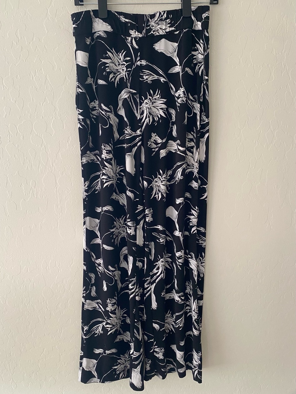 White House Black Market Floral Wide Leg Pants Black White Stretch Size Medium